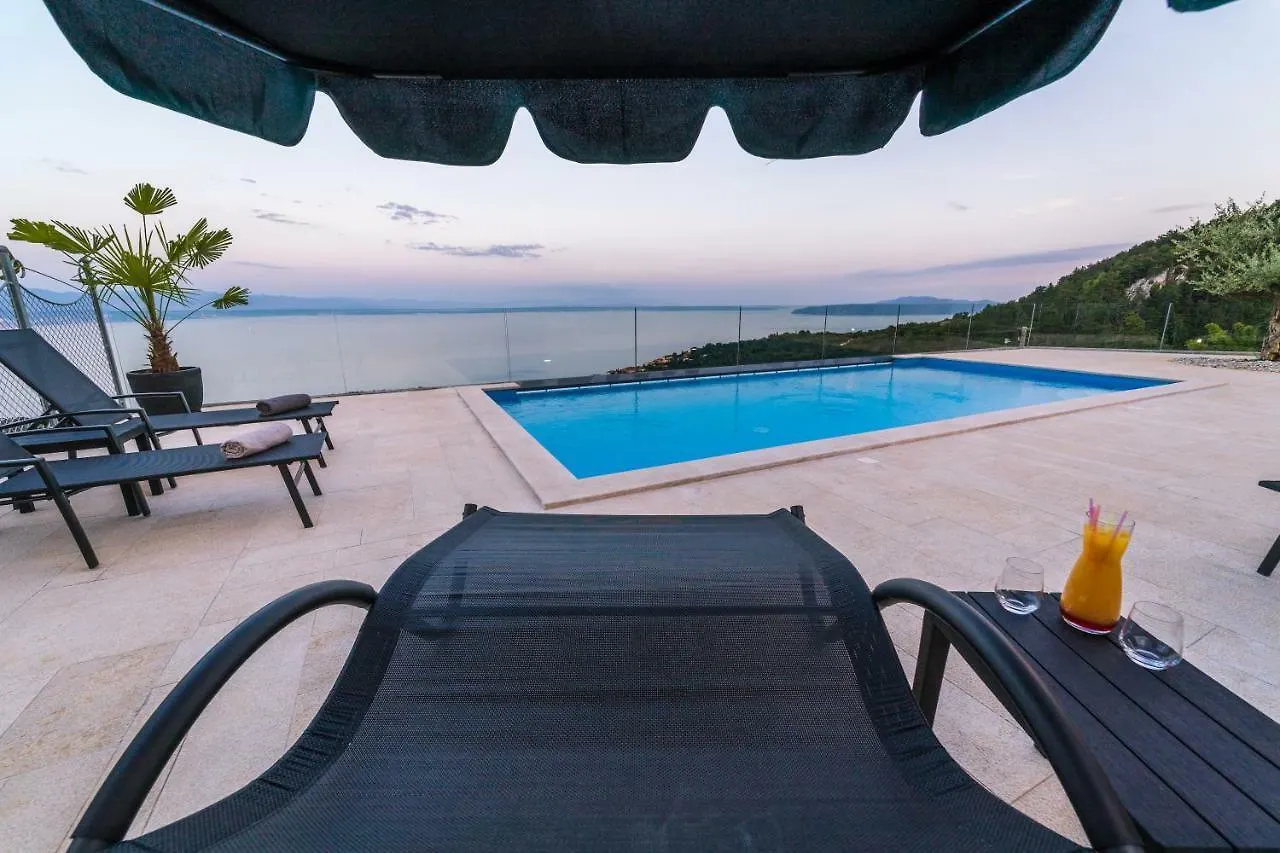 Villa Visum Poljane 0*,